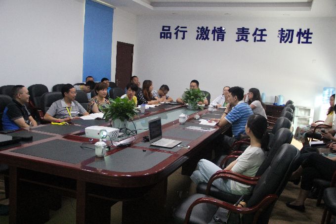 公司組織員工學(xué)習(xí)《環(huán)境保護法》修訂案