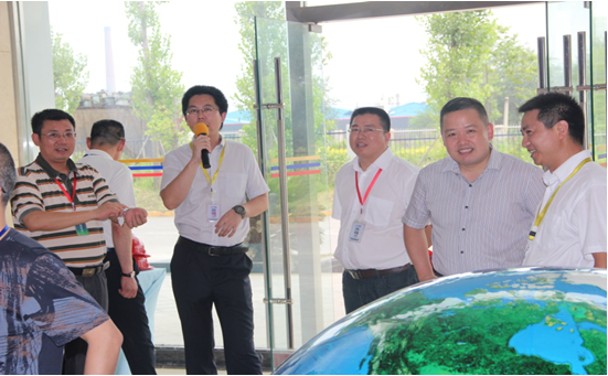 2014年四川省廢舊電器拆解企業(yè)第二季度交流座談會(huì)在我公司隆重召開(kāi)